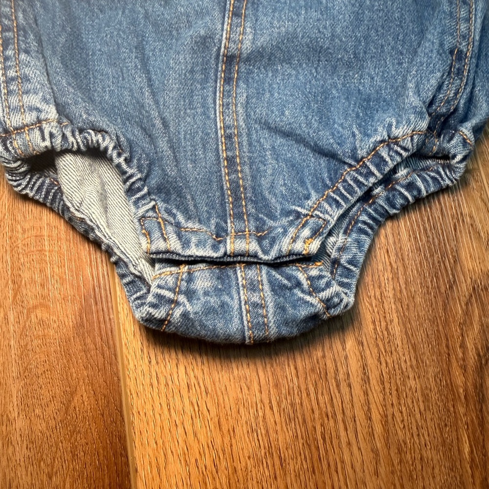 Old Navy Baby Denim Overall Romper 12-18M Bubble Snap Unisex Shortall Bib Blue - Picture 3 of 6